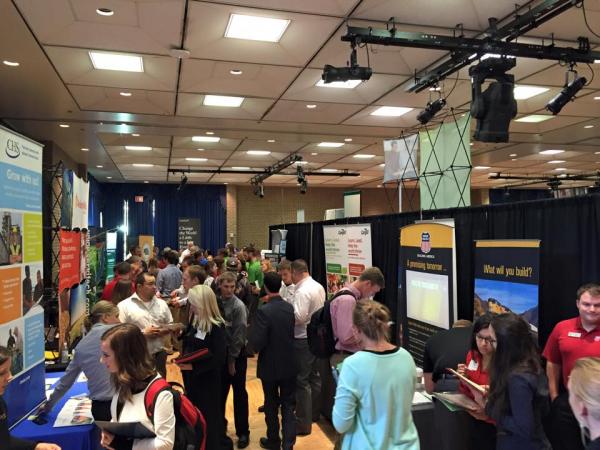 Students Meet Potential Employers at CASNR Career Fair